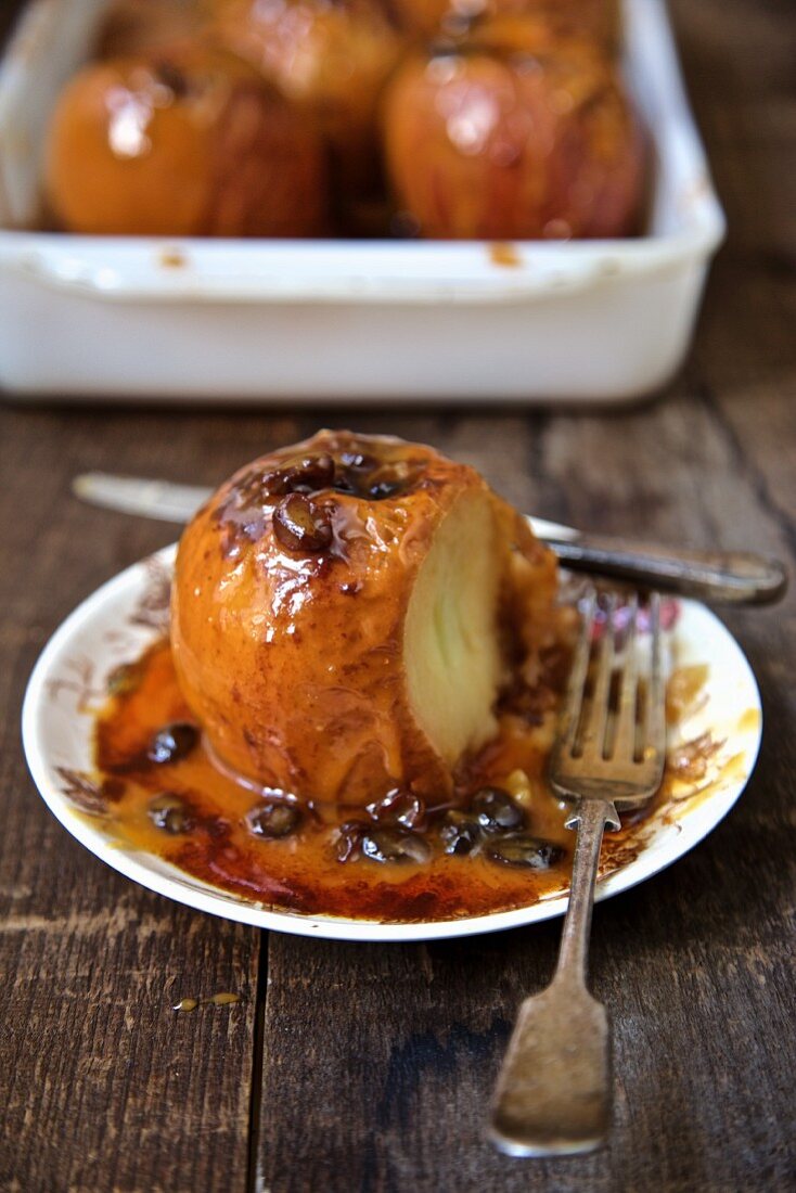 Baked apples with caramel sauce, cinnamon and raisins