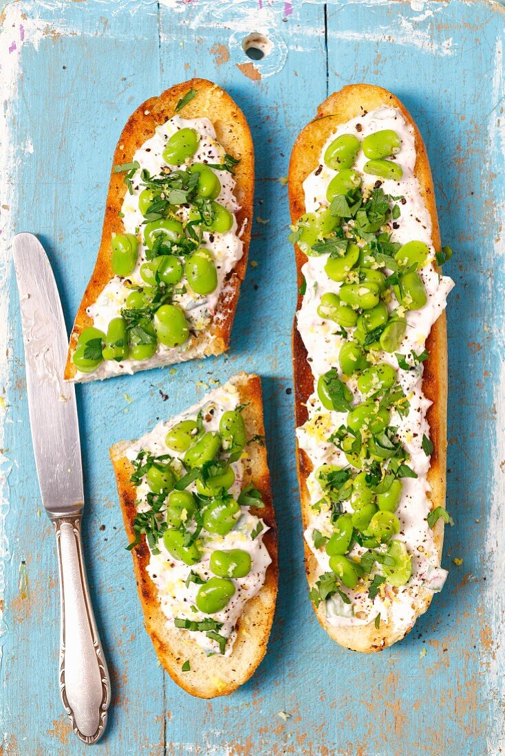 Baguette with cream cheese, red radishes and broad beans