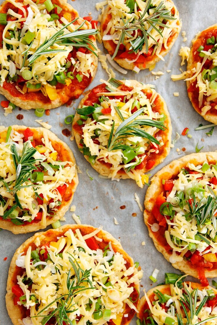 Vegetarian pizzas with red pepper and rosemary