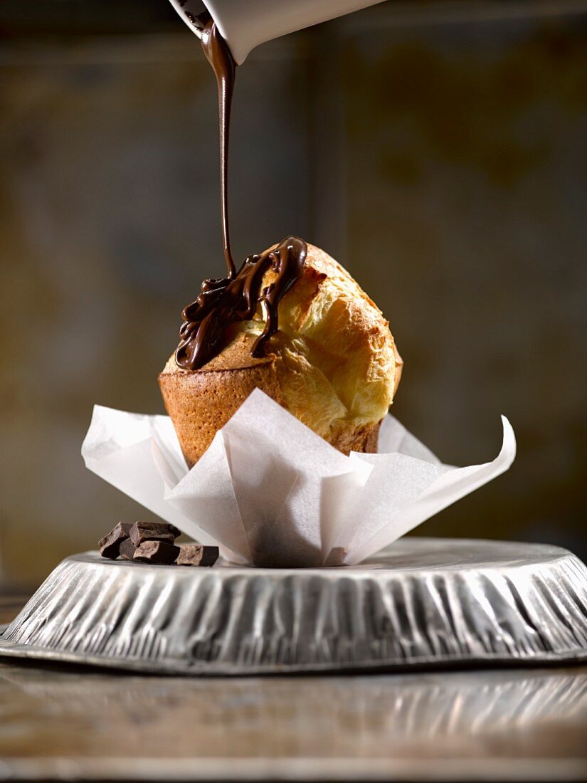 A popover with chocolate sauce (USA)