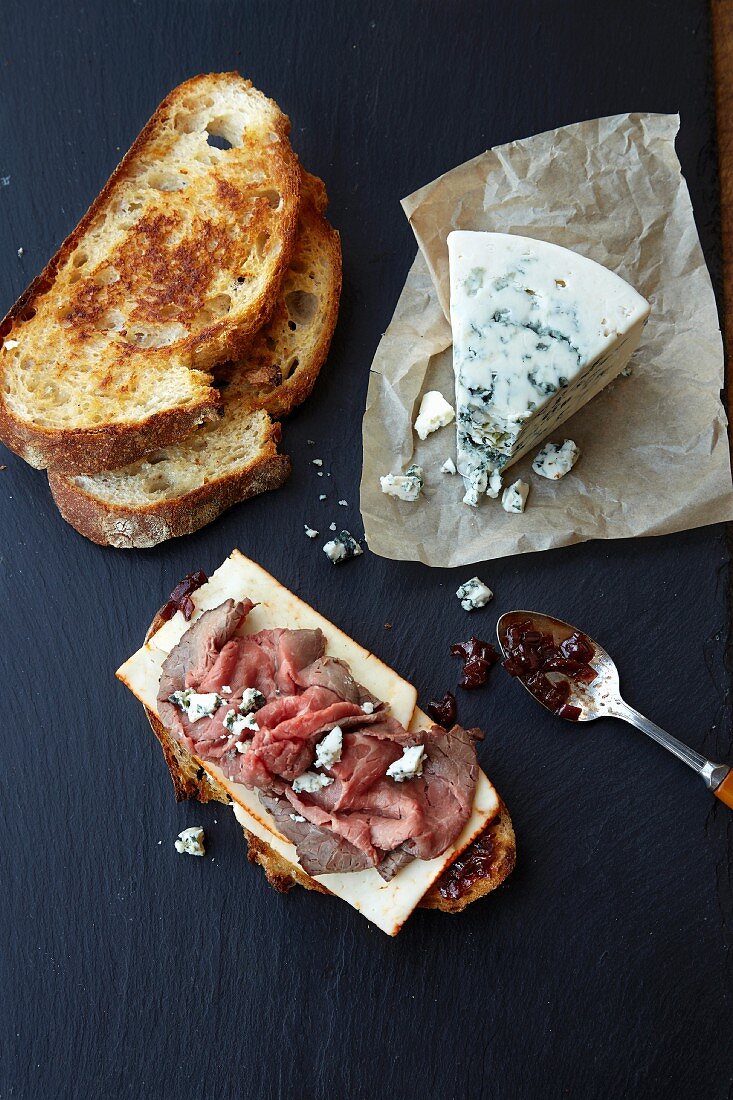 Roast Beef Crostini with Blue Cheese