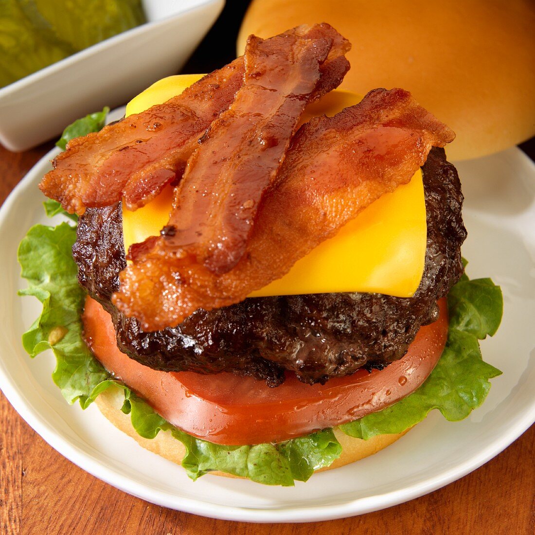 Cheeseburger with bacon, tomato and lettuce