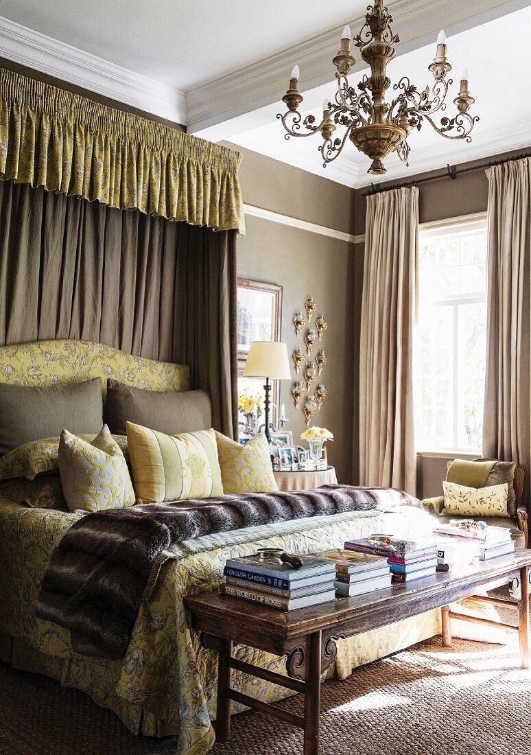 Classic, Victorian-style bedroom