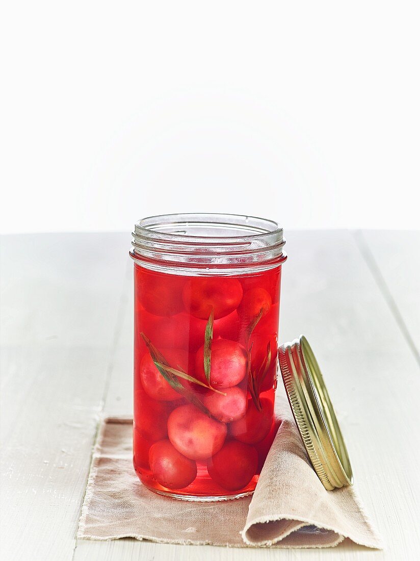 Lacto fermented radishes with tarragon