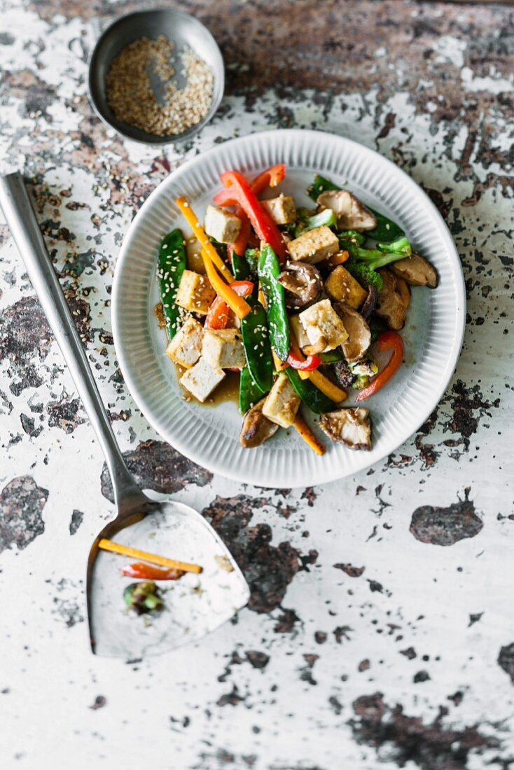 Tofu stir fry with vegetables (vegan)