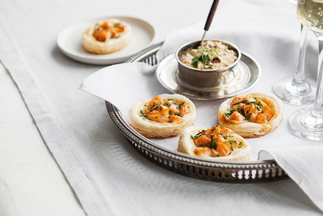 Diced salmon in flaky pastry nests with a dip