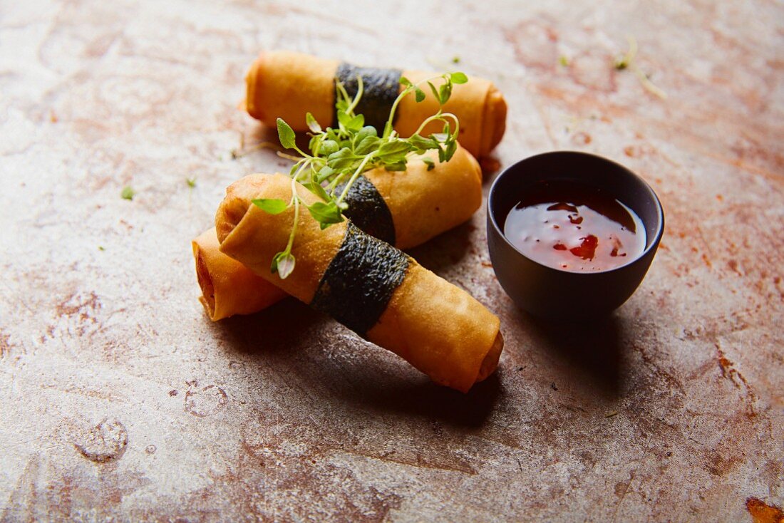 Spring rolls with sweet and sour sauce (Asia)