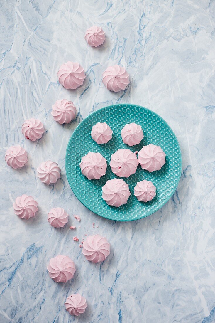 Pink mini meringues (seen from above)