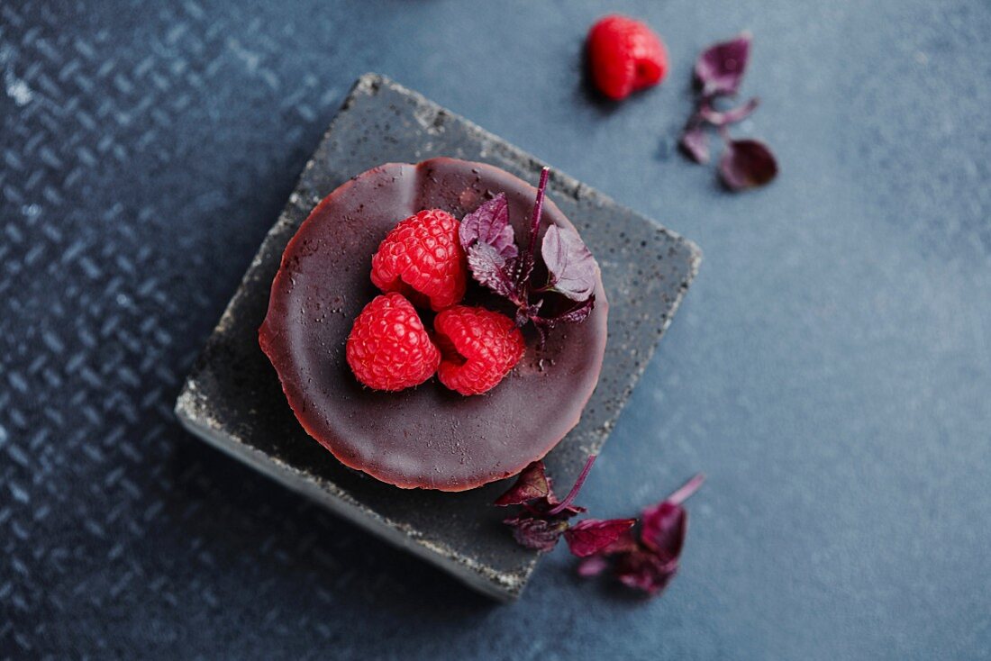 Chocolate tarts with raspberries
