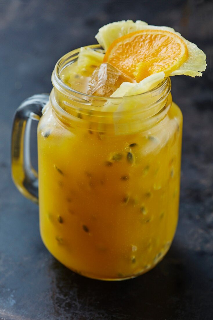 Passionsfruchtsaft mit Ananas und Orange