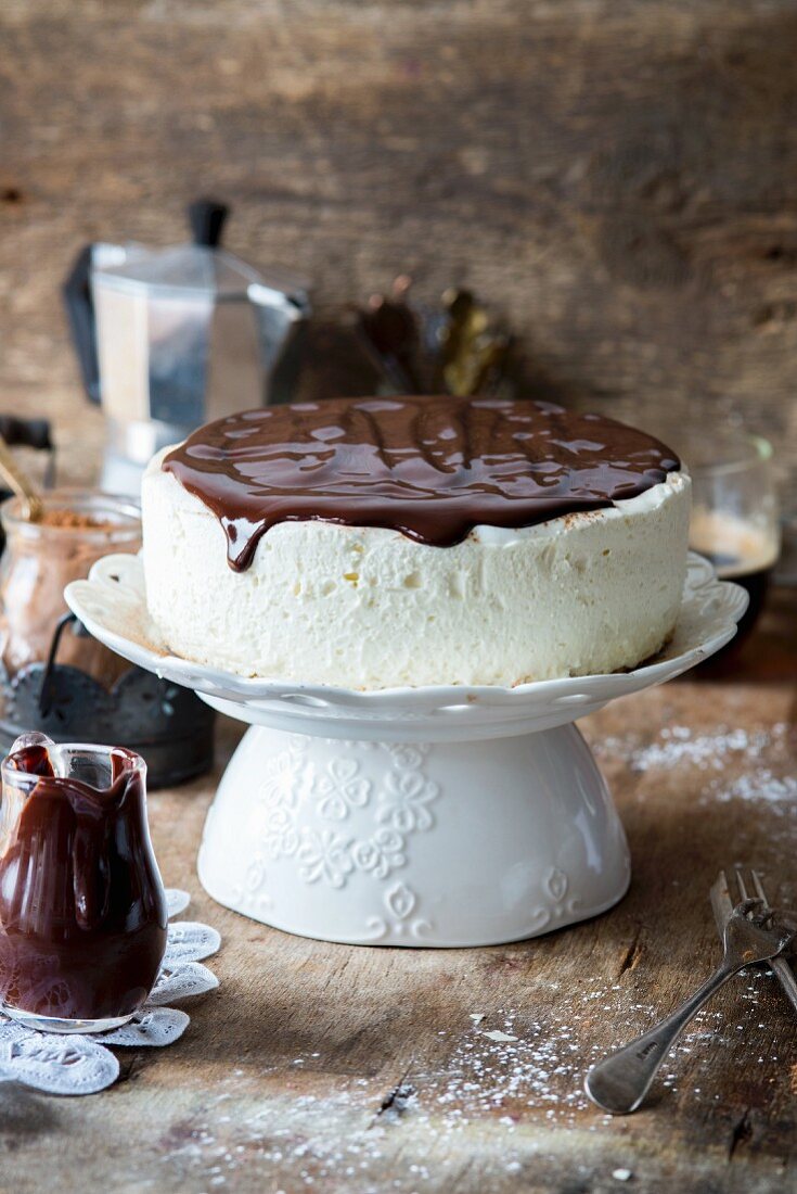 Bird milk cake (cream cake, Russia)