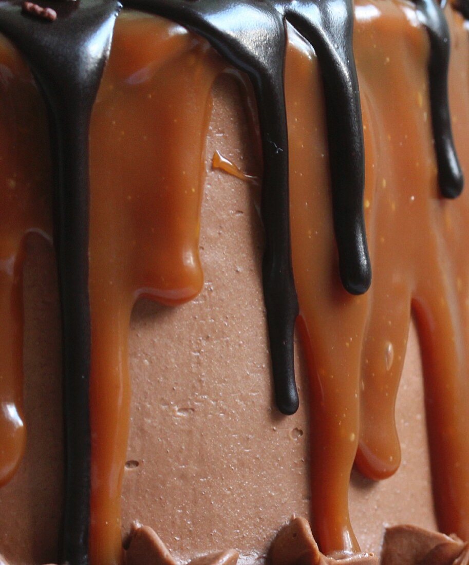 Chocolate and caramel cake (close up, detail)