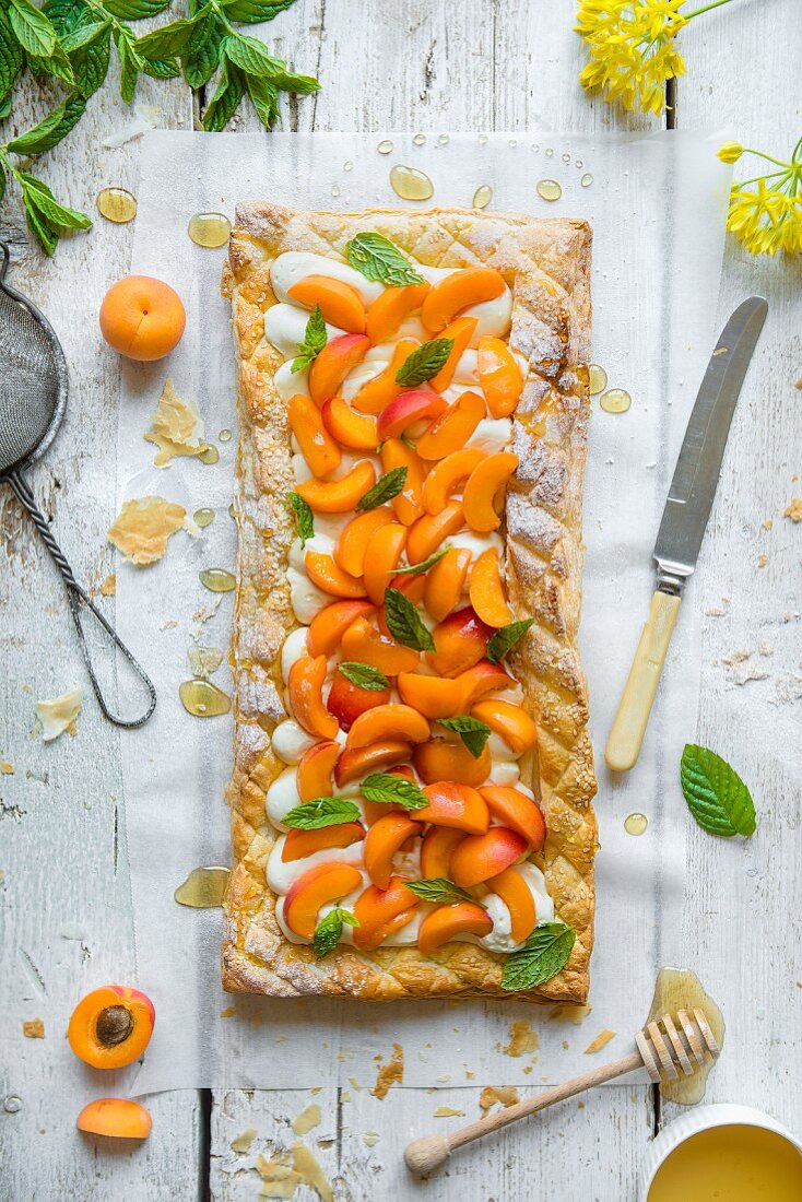 Puff pastry tart with vanilla creame cheese, fresh apricots and honey