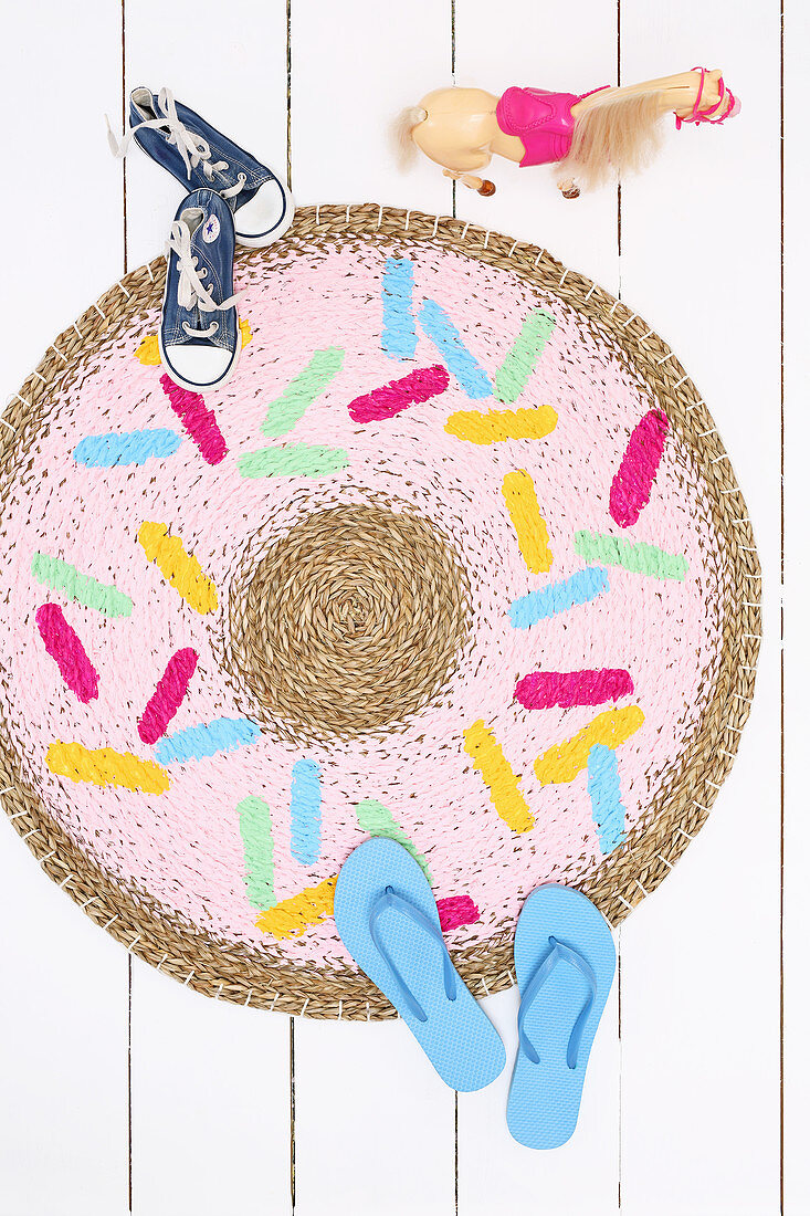 Doughnut-shaped mat