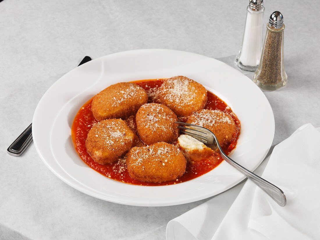 Deep-fried mozzarella in tomato sauce