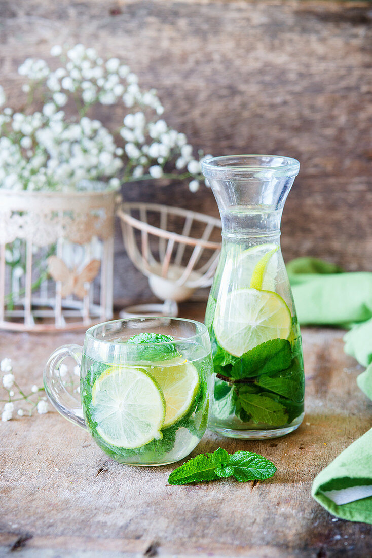 Lime and mint detox water