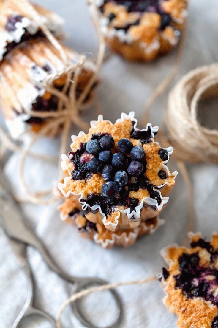 Muffins mit schwarzen Johannisbeeren