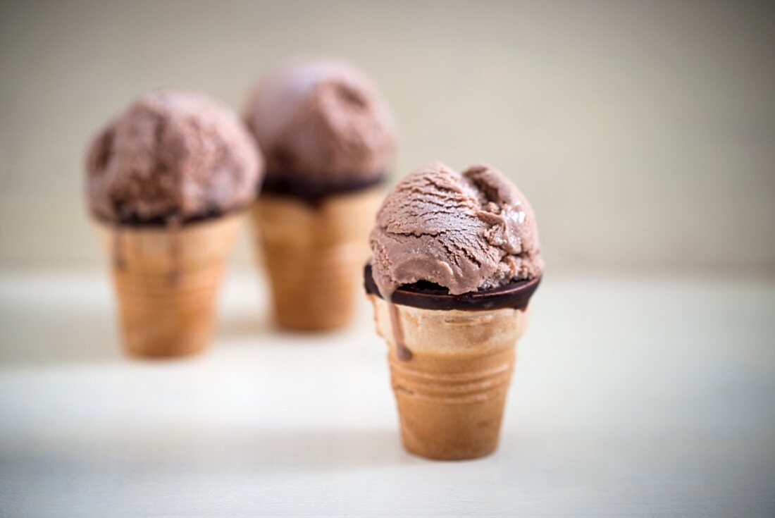 Chocolate ice cream in waffle cups (vegan)