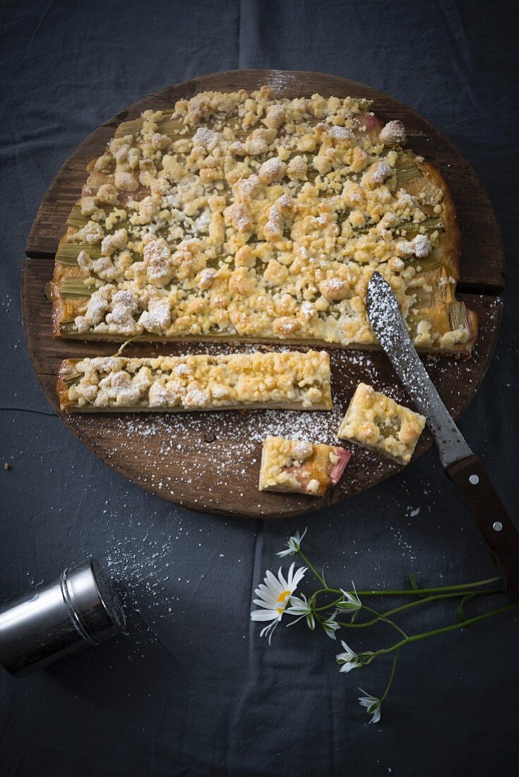 Rhubarb streusel cake (vegan)