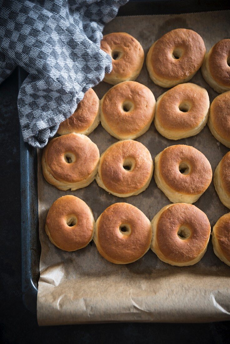 A plate of fresh, oven baked, doughnuts (vegan)