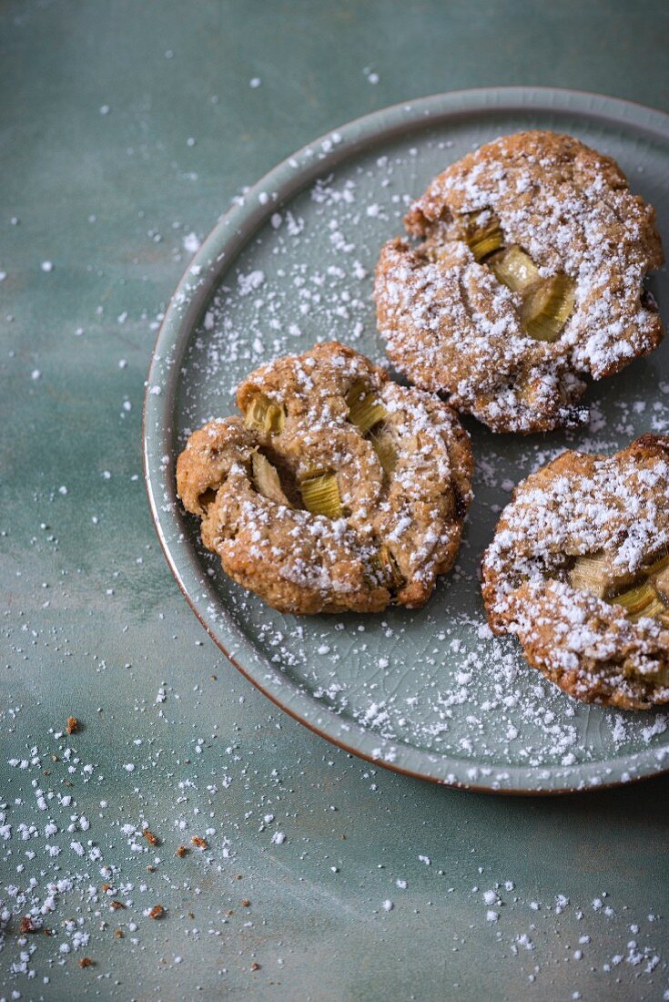 Rhubarb and oat cookies (vegan)