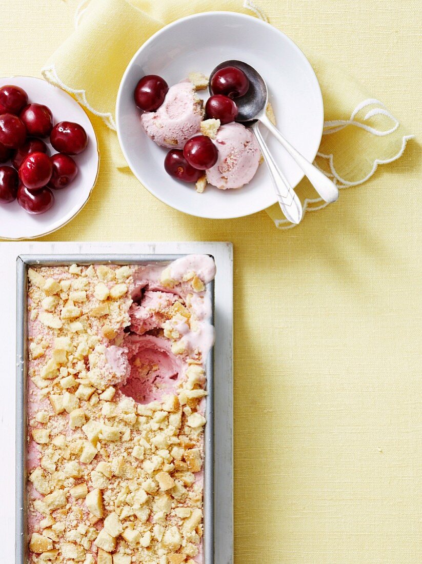 Cherry pie and custard icecream