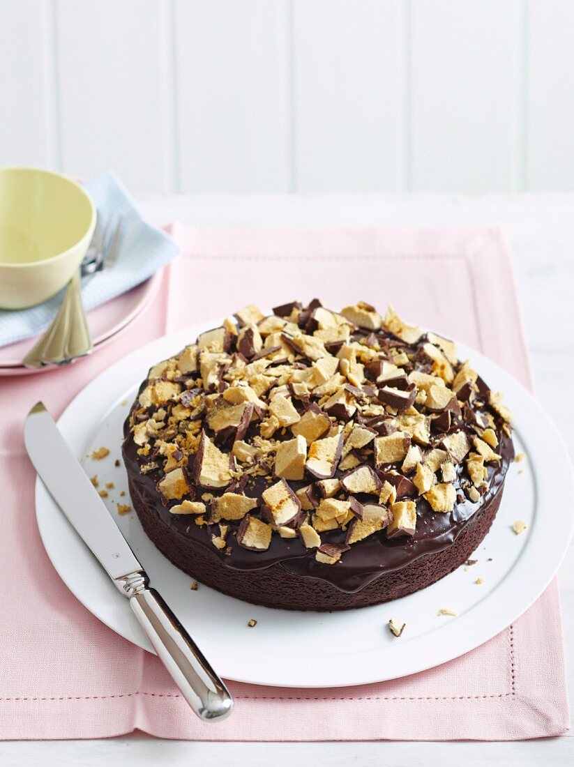 Chocolate Honeycomb Cake (Schokoladenkuchen mit Cinder Toffee)