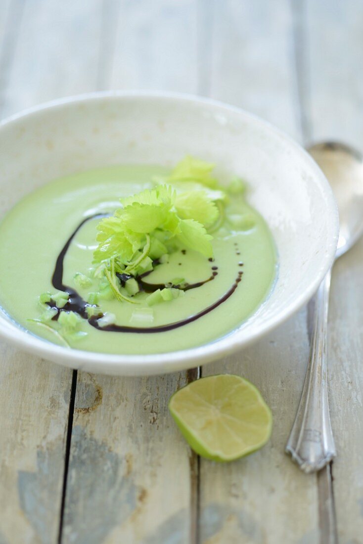 Gazpacho mit Limette