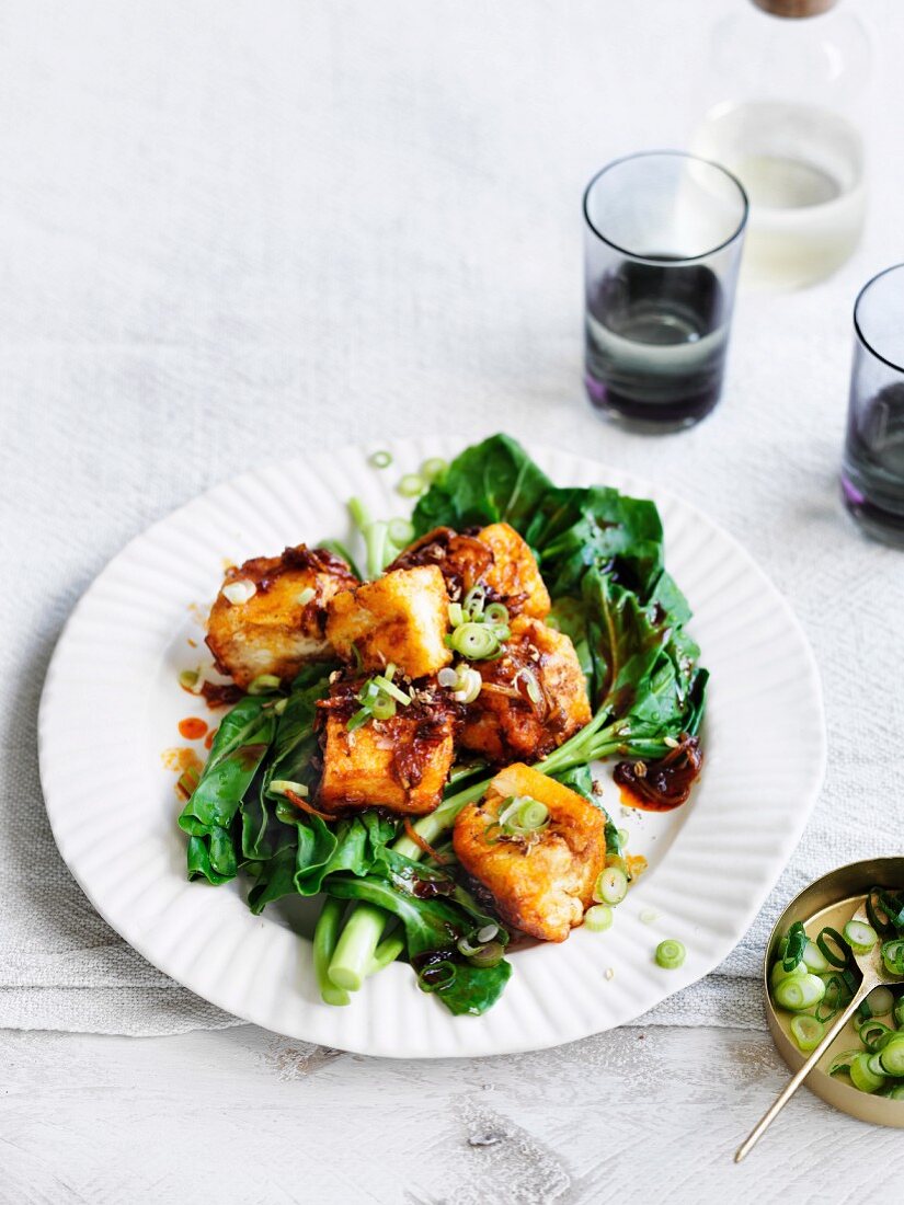 Tofu mit Chili-Marmelade und Frühlingszwiebeln