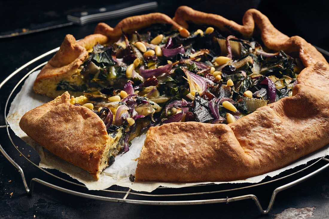 Mangold quiche with red onions, raisins and pine nuts