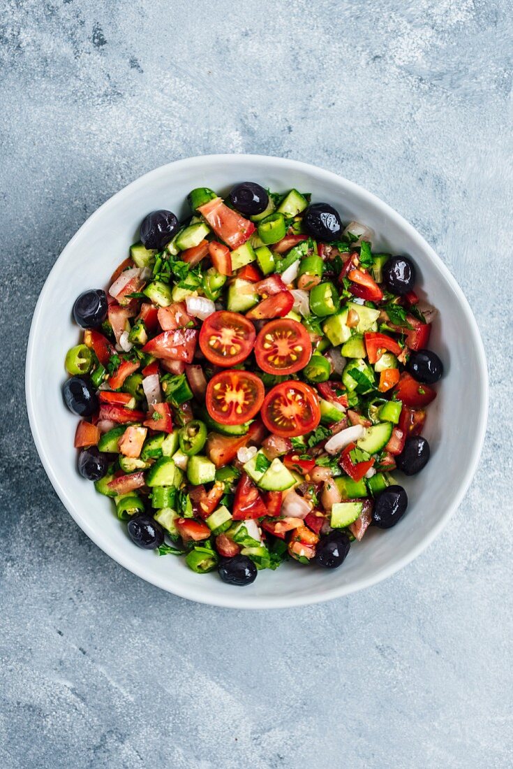 Turkish salad made with chopped cucumbers, tomatoes, onion and green pepper, spiced with sumac and red pepper flakes