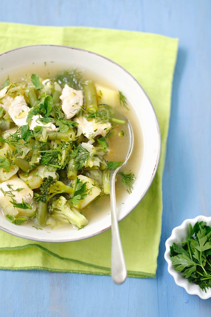 Chicken soup with broccoli and green bean
