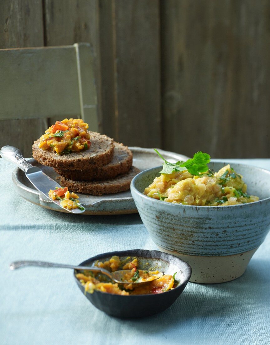 Süsskartoffel-Curry-Paste und Rote-Linsen-Creme