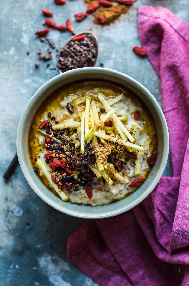 Oatmeal porridge with apple and seeds