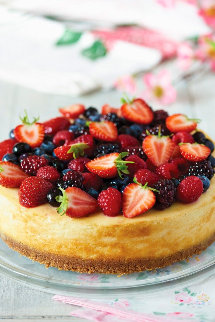 Cheesecake with summer berries