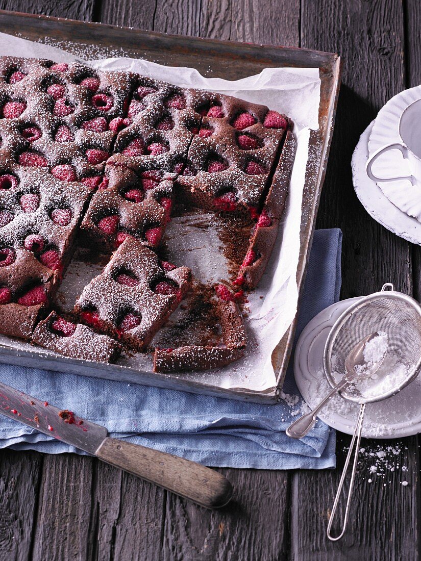 Schokoladen-Himbeer-Blechkuchen