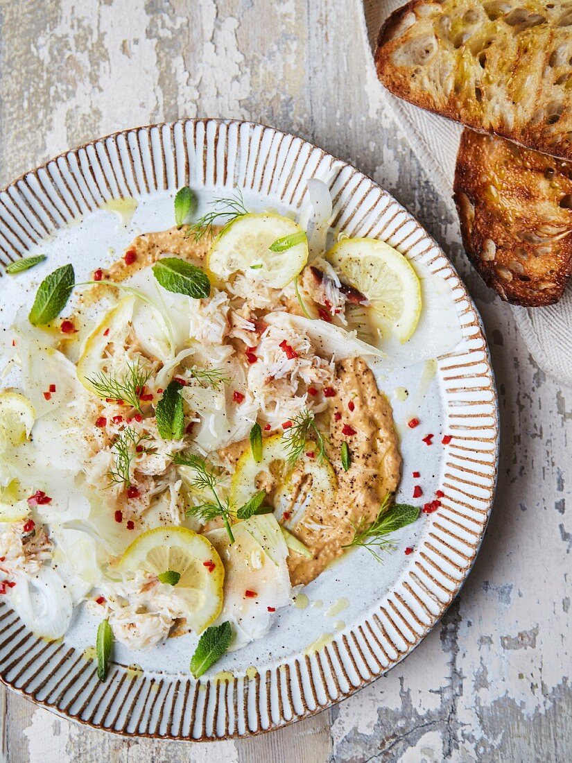 Crab, lemon and fennel salad