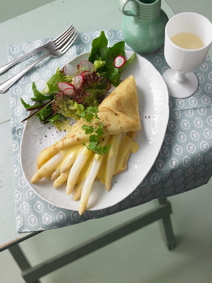 White asparagus crepe and salad