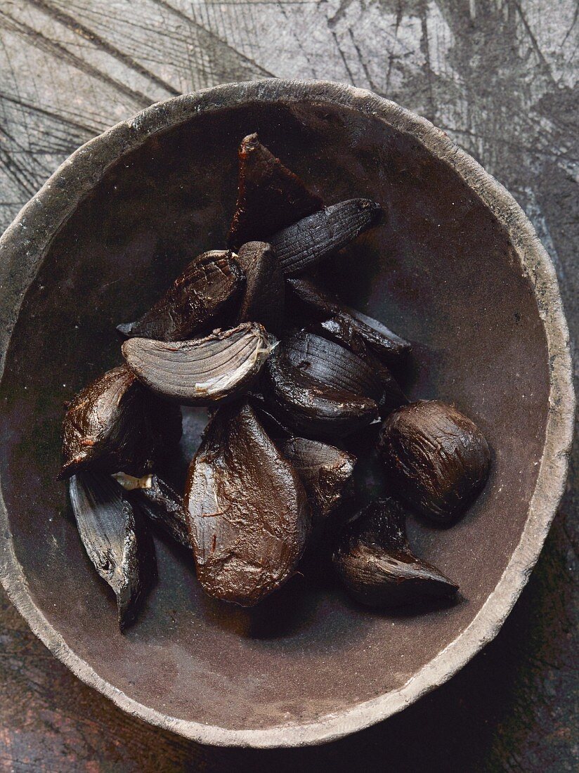 Black garlic in a bowl
