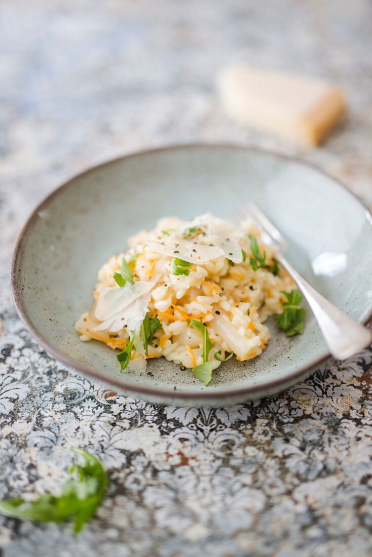 Risotto with white asparagus, grated carrot and black salsify