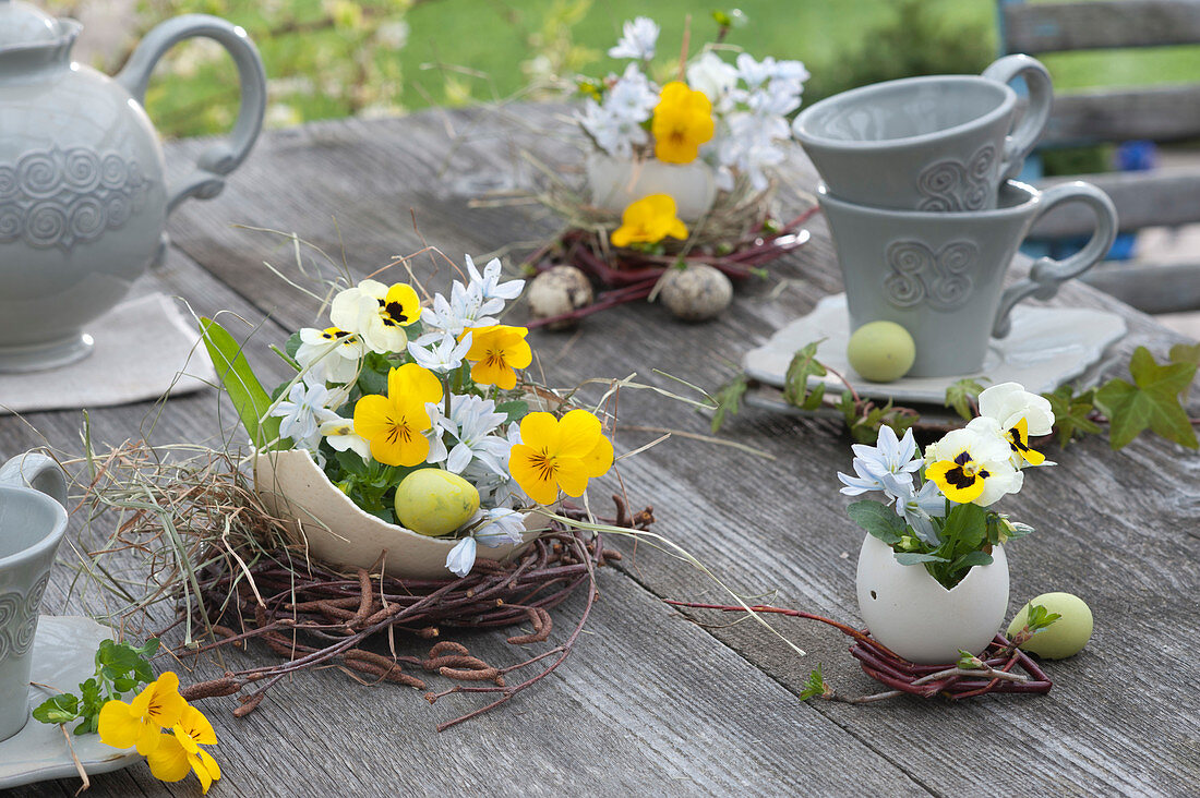 Small bouquets in egg shells as Easter table decoration