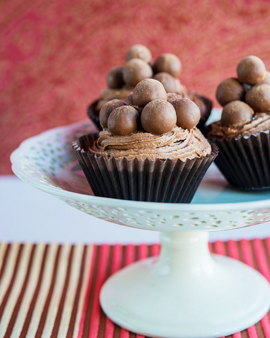 Cupcakes with chocolate pralines