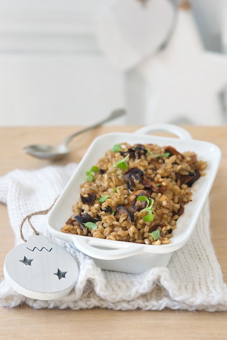 Pearl barley with dried mushrooms (Cuba)