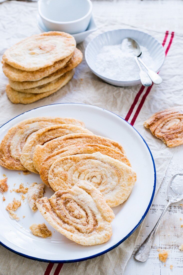 Arlettes (puff pastry biscuits, France)