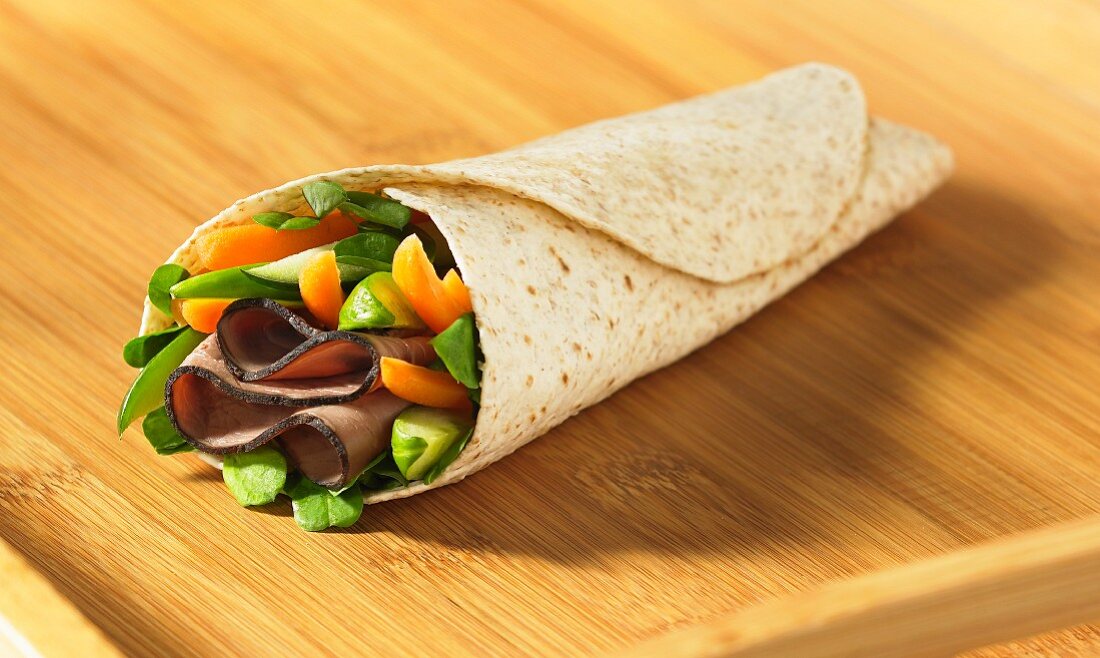 Roast beef pepper spinach whole wheat wrap