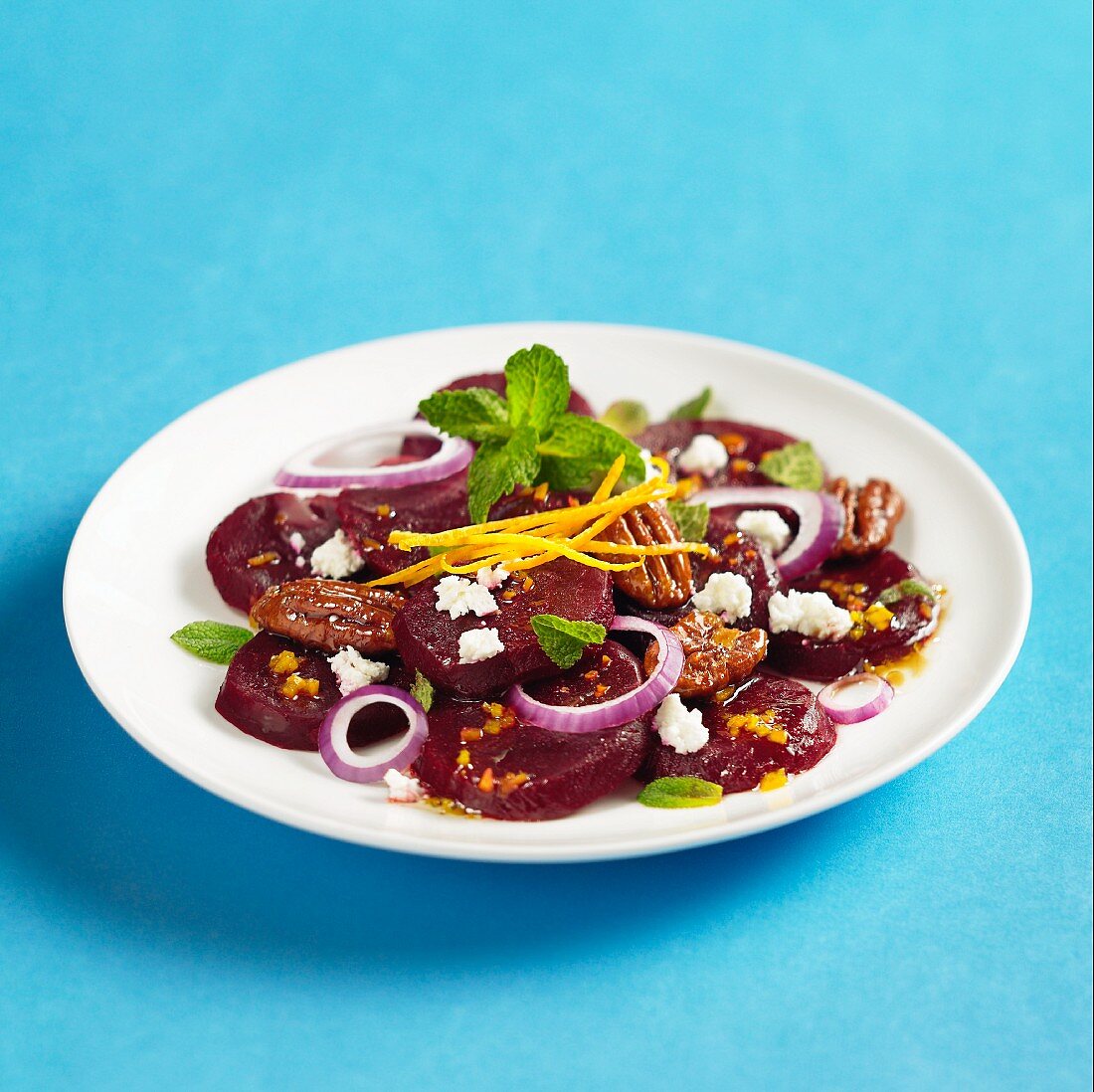 Rote-Bete-Salat mit Pekannüssen und Zwiebeln