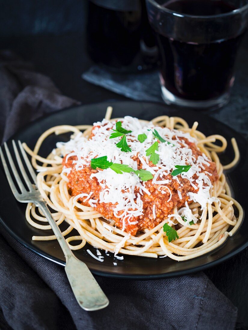 Spaghetti mit veganer Sojabolognese