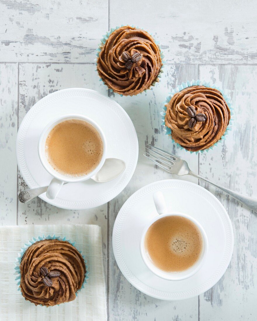Cupcakes mit Kaffeecremehaube zum Kaffee