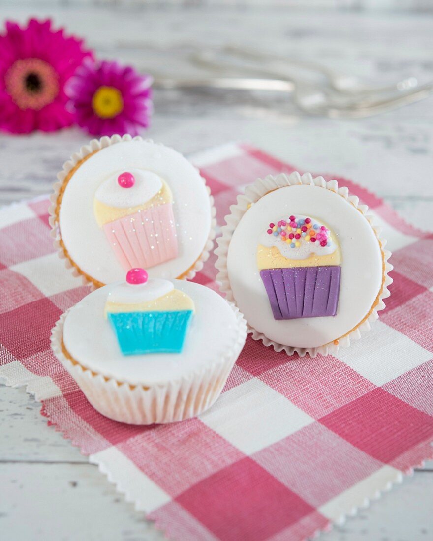 Cupcakes with fondant decorations
