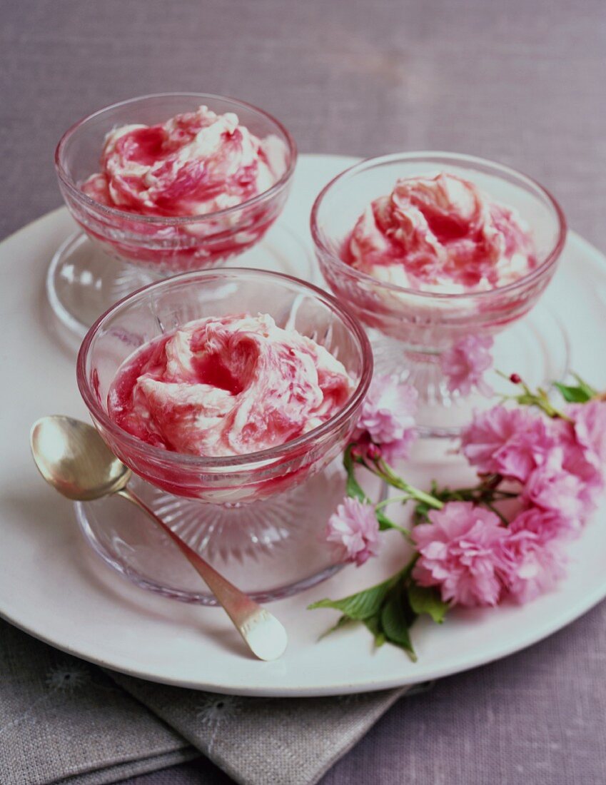 Eton Mess (dessert from England)